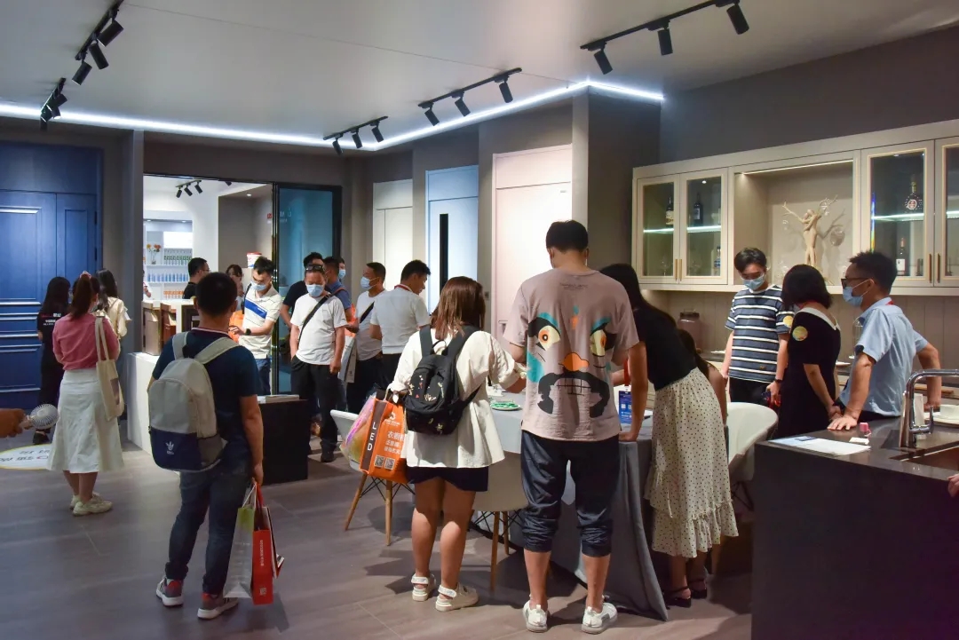 廣州建博會(huì)丨直播打卡領(lǐng)尚品牌館，體驗(yàn)潮流家居生活